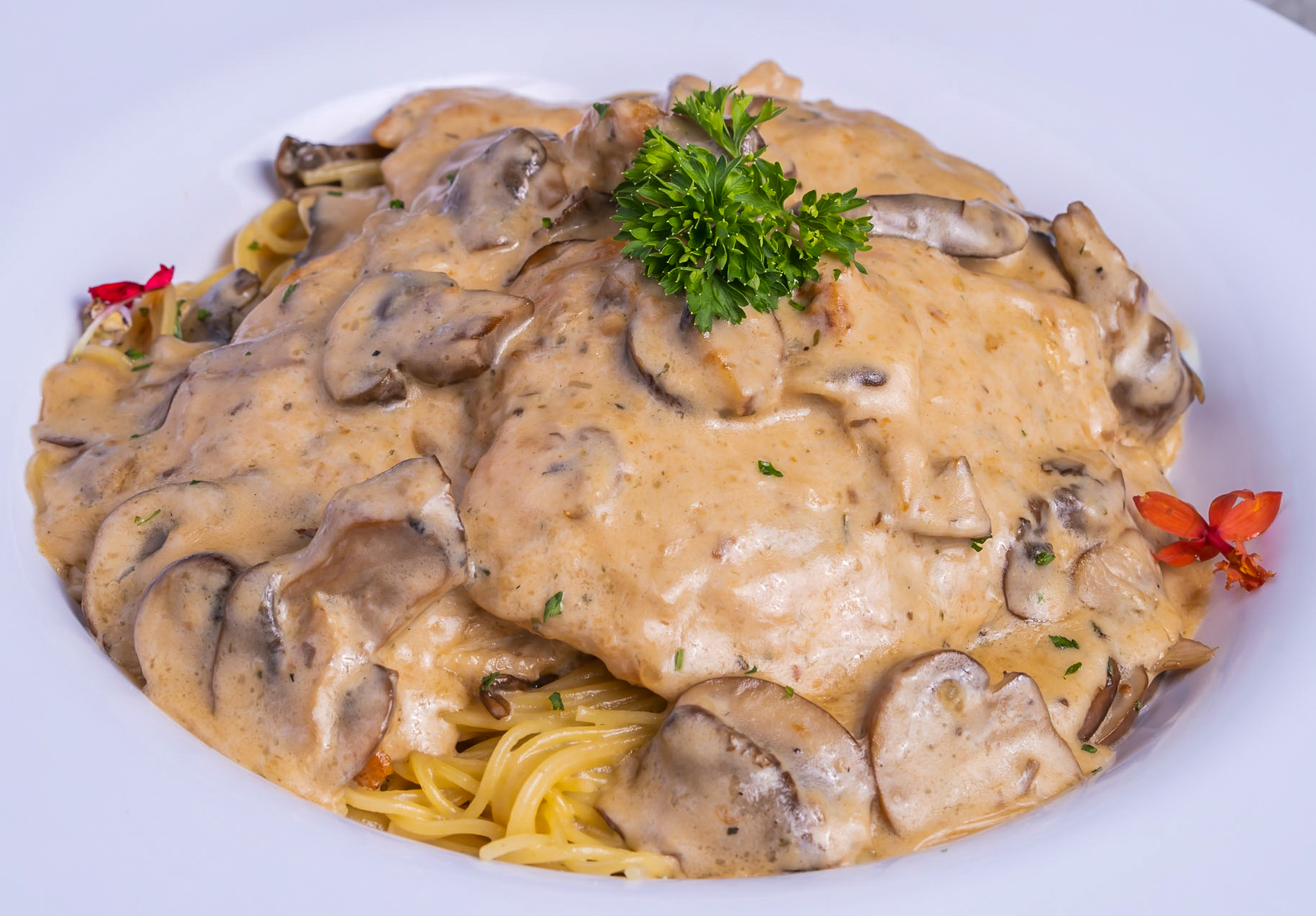 Creamy mushroom chicken pasta